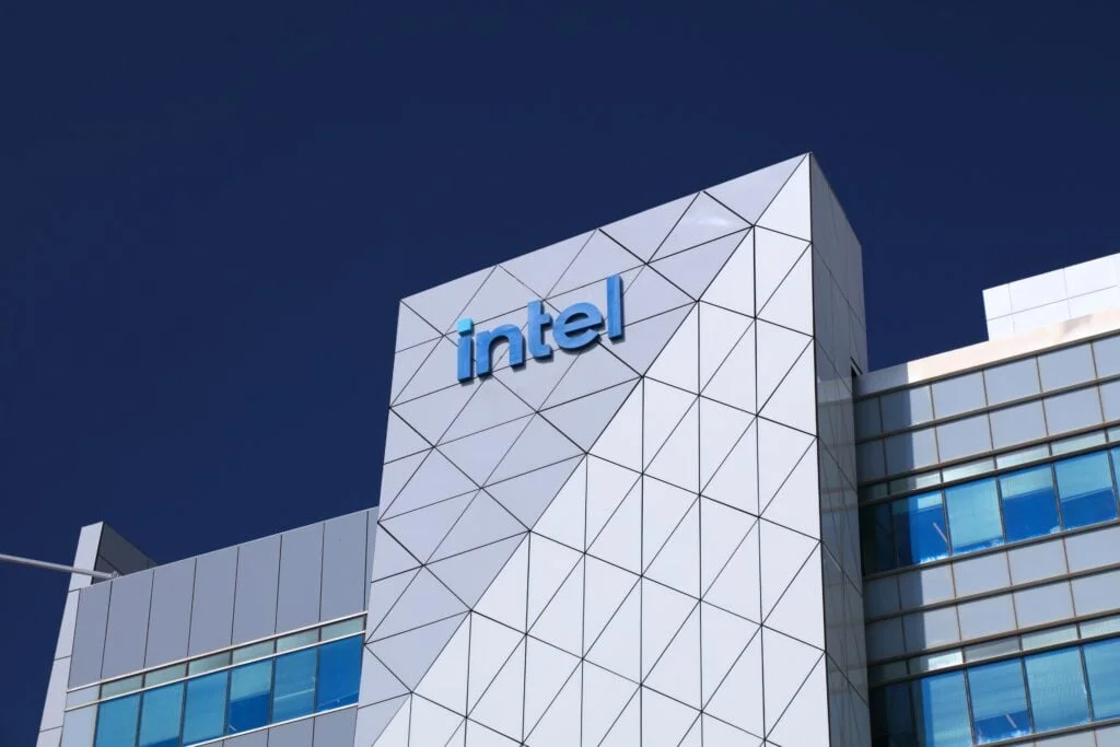 Chipmaker Intel’s Momentum Jumps As Investors Look Past TSMC Legal Drama Amid Rate Cut Bets – Intel (NASDAQ:INTC), Taiwan Semiconductor (NYSE:TSM) Chipmaker Intel's Momentum Jumps As Investors Look Past TSMC Legal Drama Amid Rate Cut Bets - Intel (NASDAQ:INTC), Taiwan Semiconductor (NYSE:TSM)