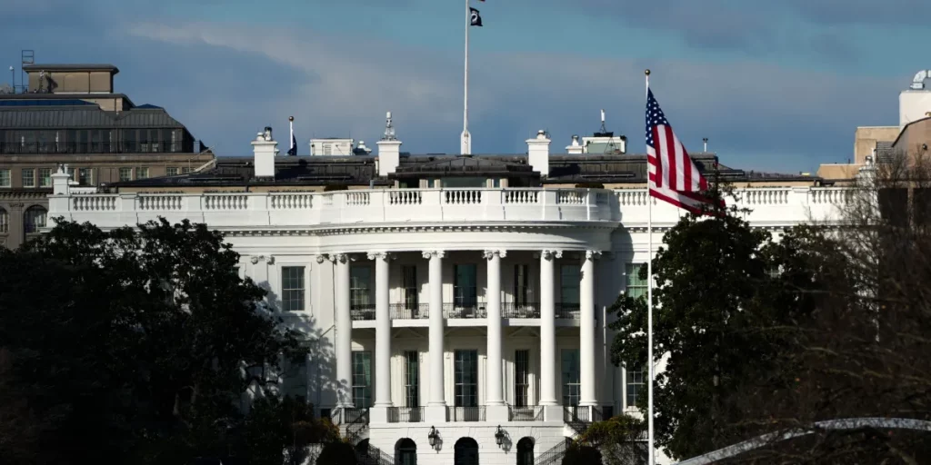 Trump commutes sentence for private equity exec convicted in scheme to defraud over 10,000 investors Trump commutes sentence for private equity exec convicted in scheme to defraud over 10,000 investors