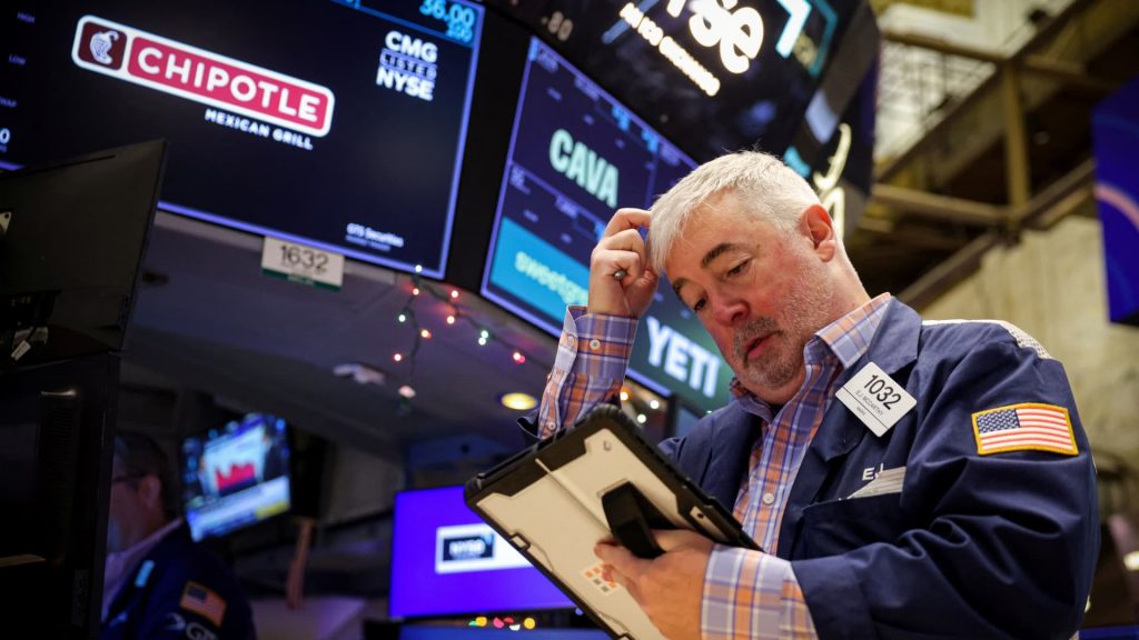 10-year Treasury yields dip as stronger GDP data clouds rate path 10-year Treasury yields dip as stronger GDP data clouds rate path