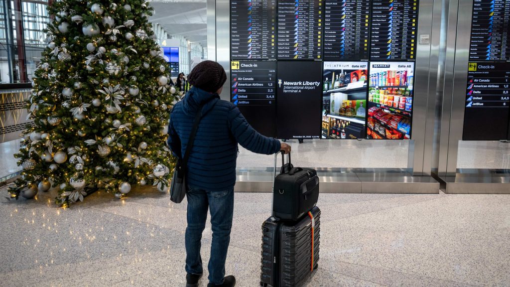 Airlines waive change fees ahead of winter storm
