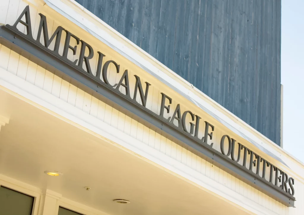 American Eagle Outfitters: Rallies On Strong Q4 Guidance- Hold (NYSE:AEO)