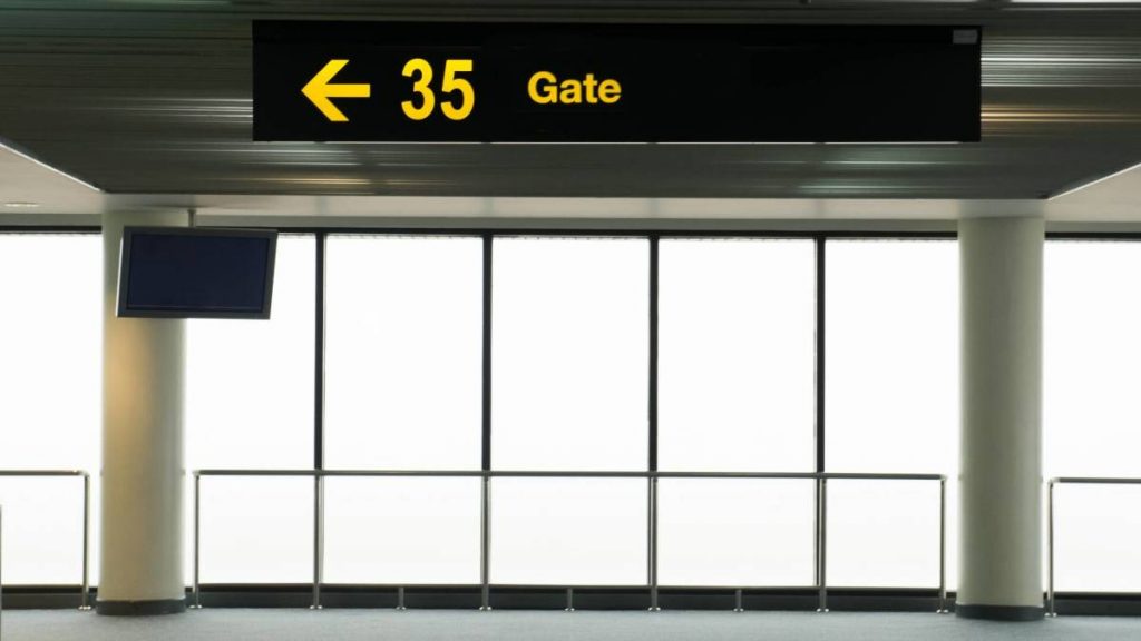 Another tiny airport signs contract for its first commercial flight