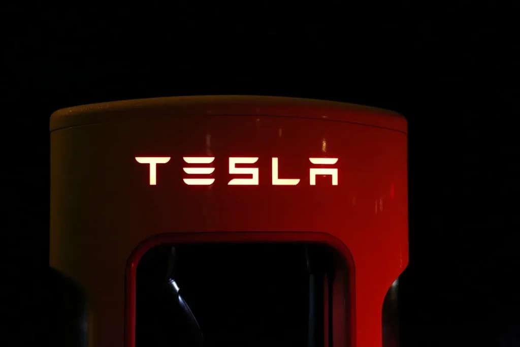 As Tesla Faces a New Investigation Over Door Safety, How Should You Play TSLA Stock Heading into 2026?