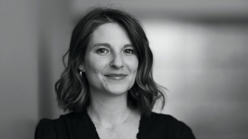 Author tells of discovering $200,000 in debt in her name Author tells of discovering $200,000 in debt in her name