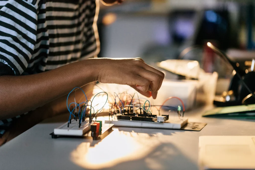 Avnet Stock: The Cycle Is Turning, But Margins Still Hold The Stock Back (NASDAQ:AVT)