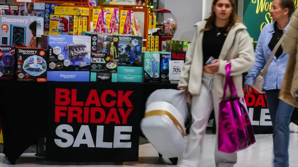 Black Friday-Cyber Monday shoppers spent more in 2025