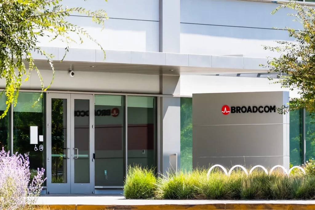 Broadcom: Aggressive Revisions Justify Strong Buy Upgrade (NASDAQ:AVGO)