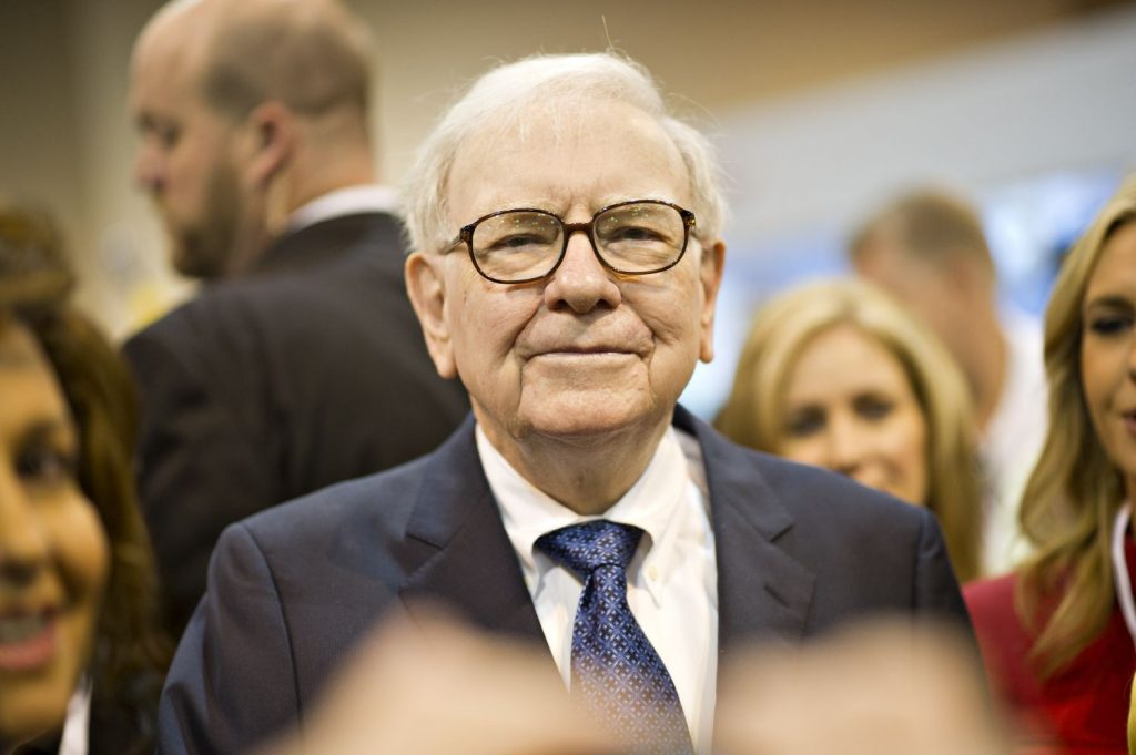Buffett Explains Why He Ignores the Tech Boom While Others Rush In