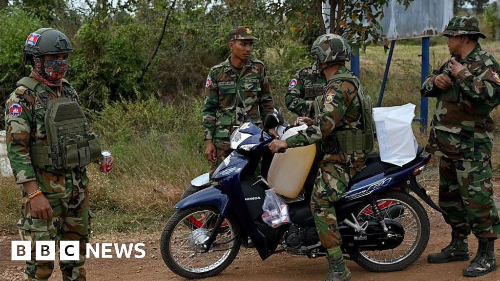 Cambodia shuts border crossings with Thailand as fighting continues Cambodia shuts border crossings with Thailand as fighting continues