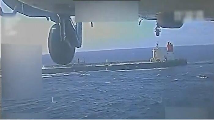 Crew Paints Russian Flag On Iran-Linked Tanker To Avoid US Seizure Crew Paints Russian Flag On Iran-Linked Tanker To Avoid US Seizure