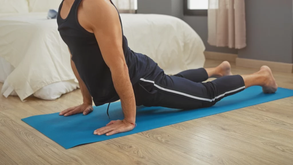 Do This Quick (and Quiet) Circuit Workout When You Need a Break From Holiday Family Gatherings