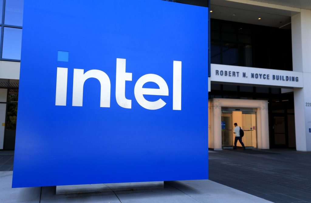 Dollar General Soars on Strong Earnings; Intel Stock Slumps