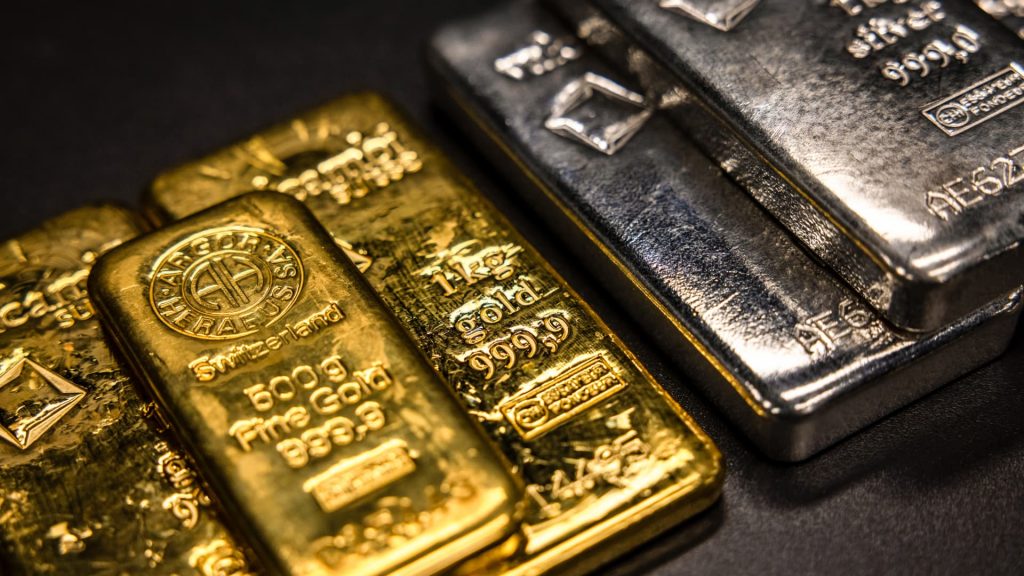 Gold and silver prices soar to new record highs Gold and silver prices soar to new record highs