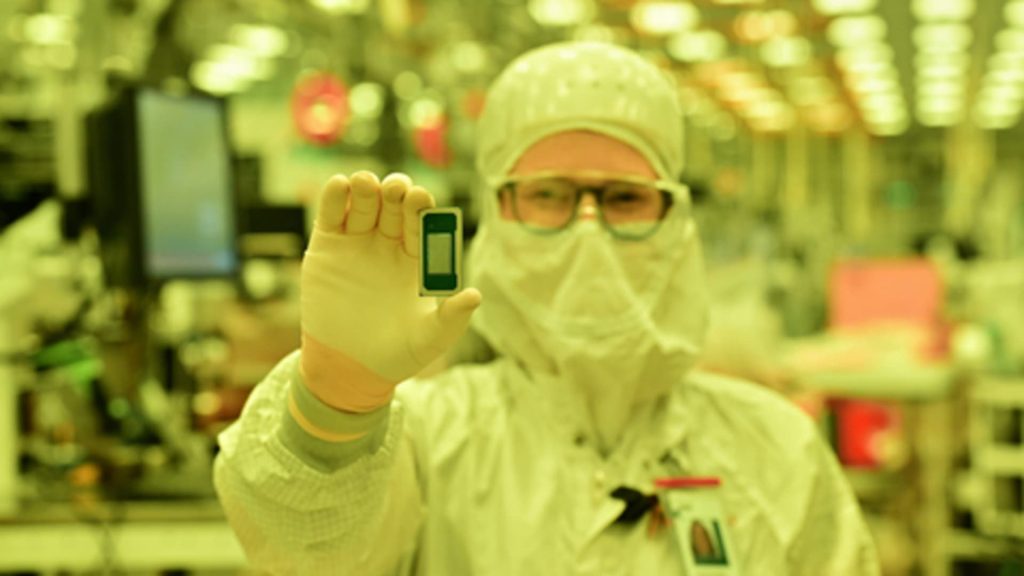 Intel stock sinks, giving up boost from Apple deal prediction