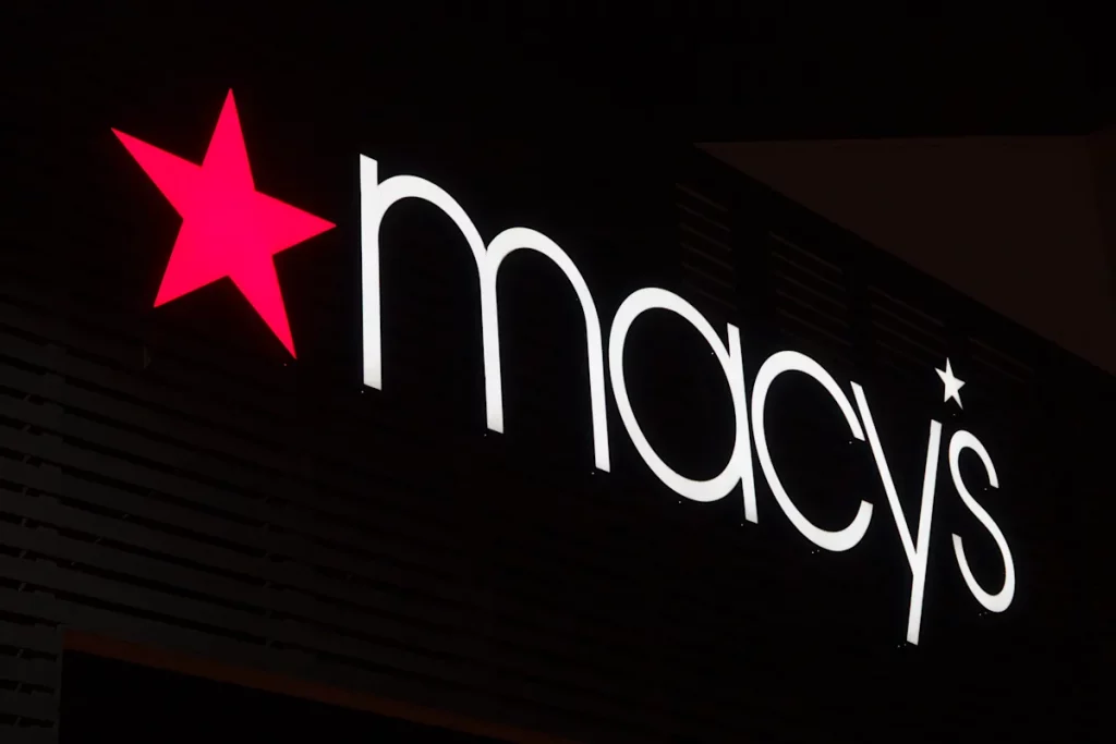 Macy's offers cautious holiday outlook as company manages turnaround story after best sales growth in 3 years
