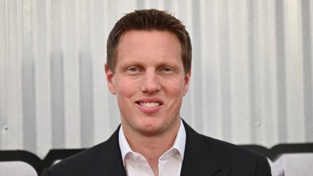 Paramount guarantees Larry Ellison backing in amended bid Paramount guarantees Larry Ellison backing in amended bid