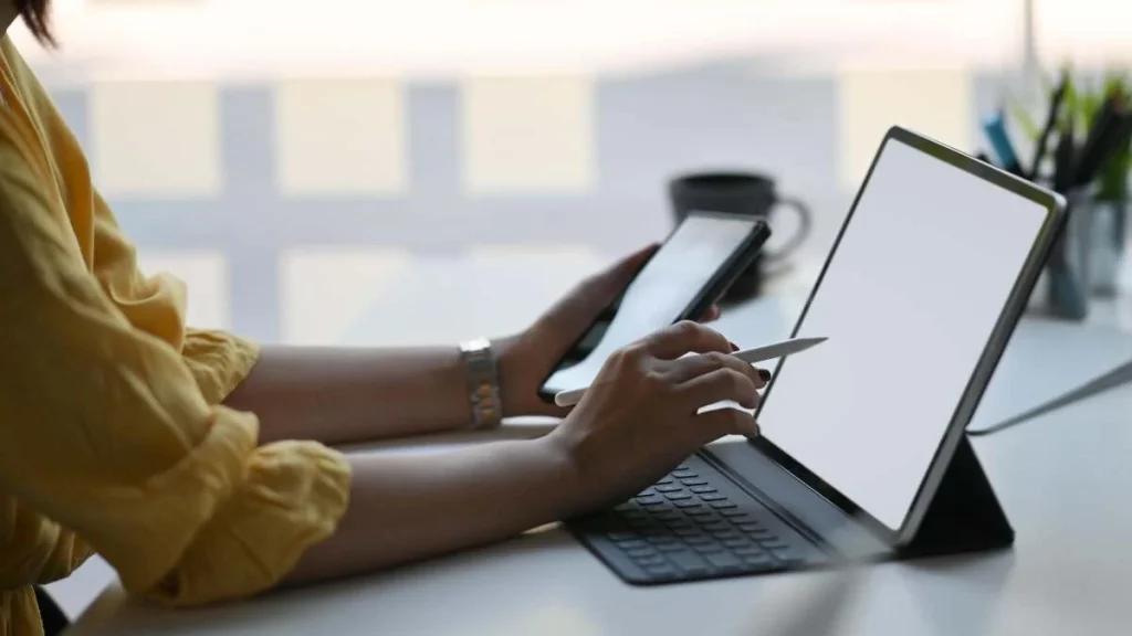 Start Each Week With This Digital Decluttering Method Start Each Week With This Digital Decluttering Method