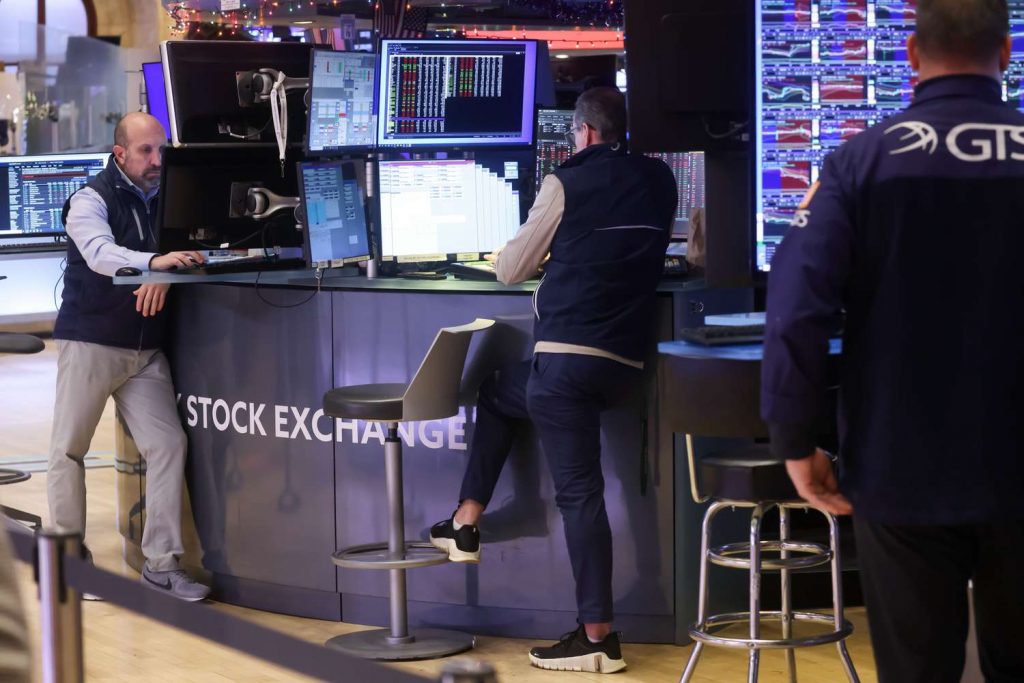 Stock Futures Tick Higher to End Year; Silver Sinks as CME Hikes Margin Requirements for 2nd Time in Week