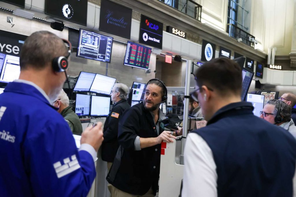 Stock Futures Tick Lower After Indexes Slip for 2nd Straight Session; Gold, Silver Rebound Stock Futures Tick Lower After Indexes Slip for 2nd Straight Session; Gold, Silver Rebound