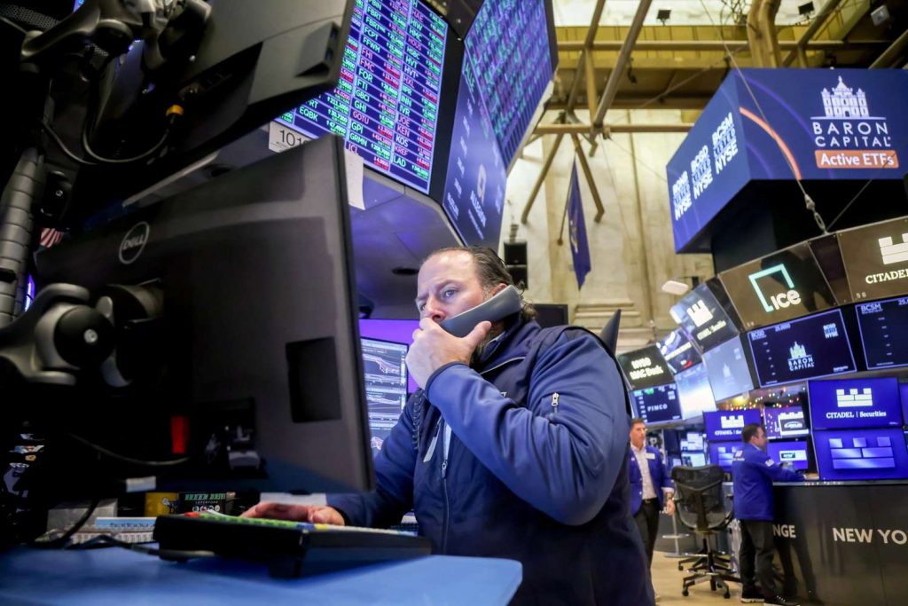 Stock Futures Tick Lower Ahead of Jobs Report; AI Concerns Continue to Weigh on Tech Shares Stock Futures Tick Lower Ahead of Jobs Report; AI Concerns Continue to Weigh on Tech Shares