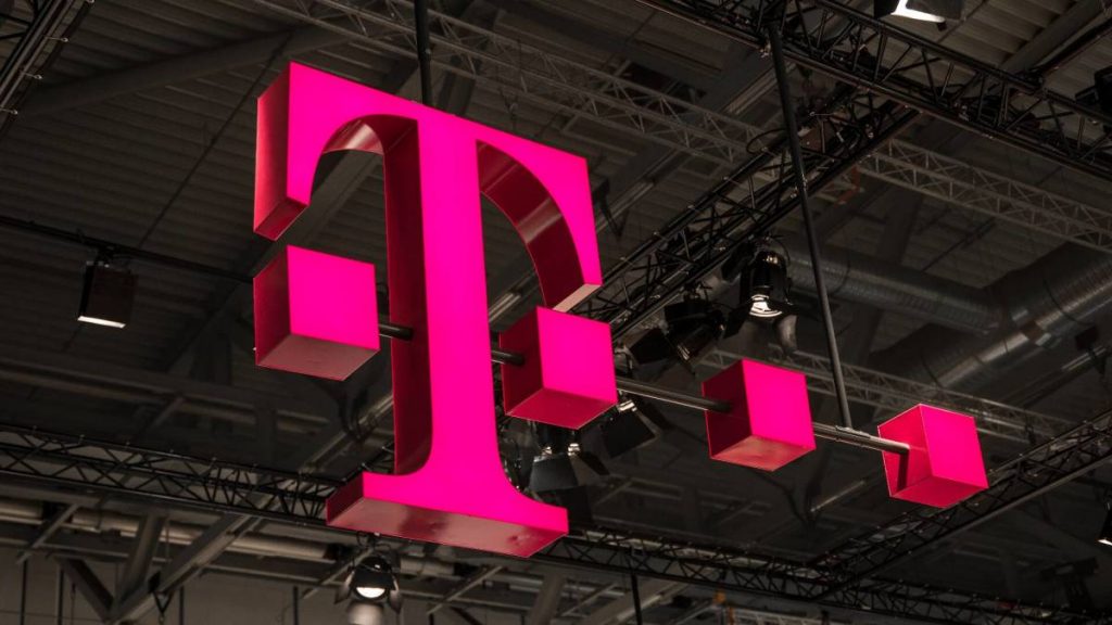 T-Mobile quietly makes bold move to hold onto customers longer T-Mobile quietly makes bold move to hold onto customers longer