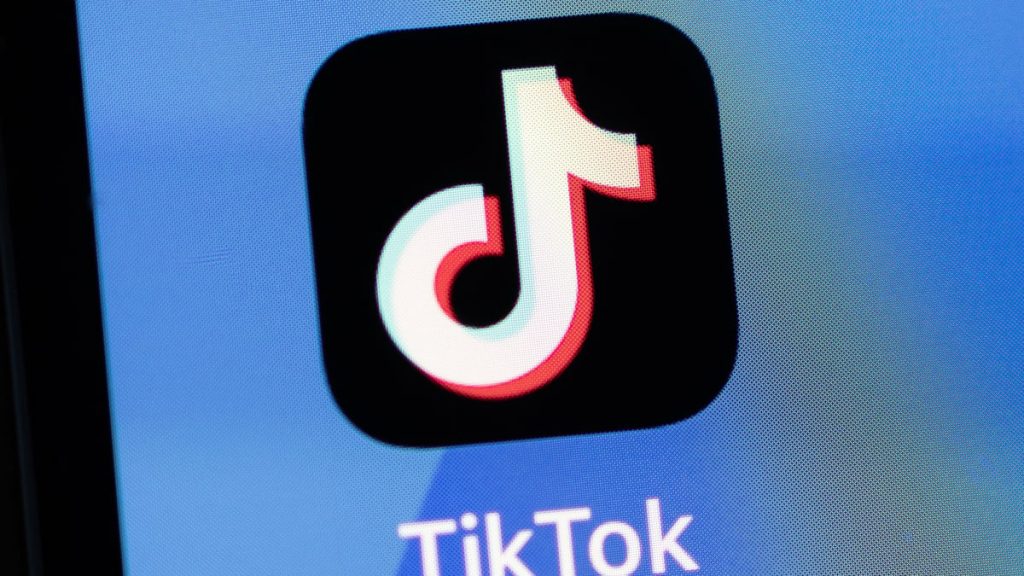TikTok signs U.S. sale deal after years of delay and ban threats TikTok signs U.S. sale deal after years of delay and ban threats