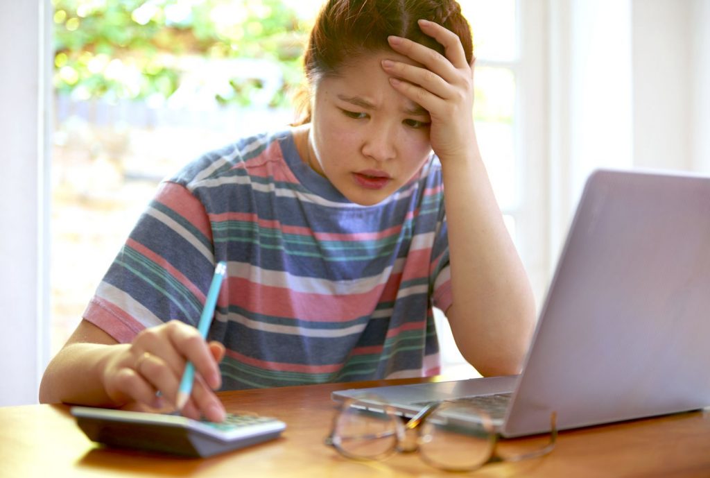 Why Are 26% of Americans Living Beyond Their Means in This Alarming Overspending Trend