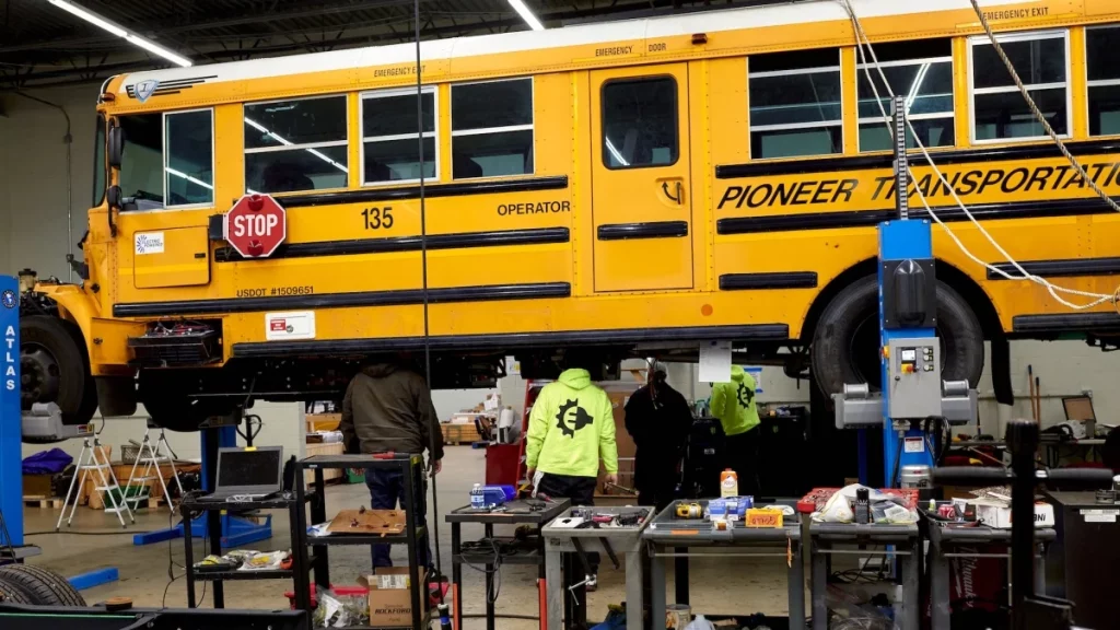 A new Florida highway will be able to charge EVs wirelessly