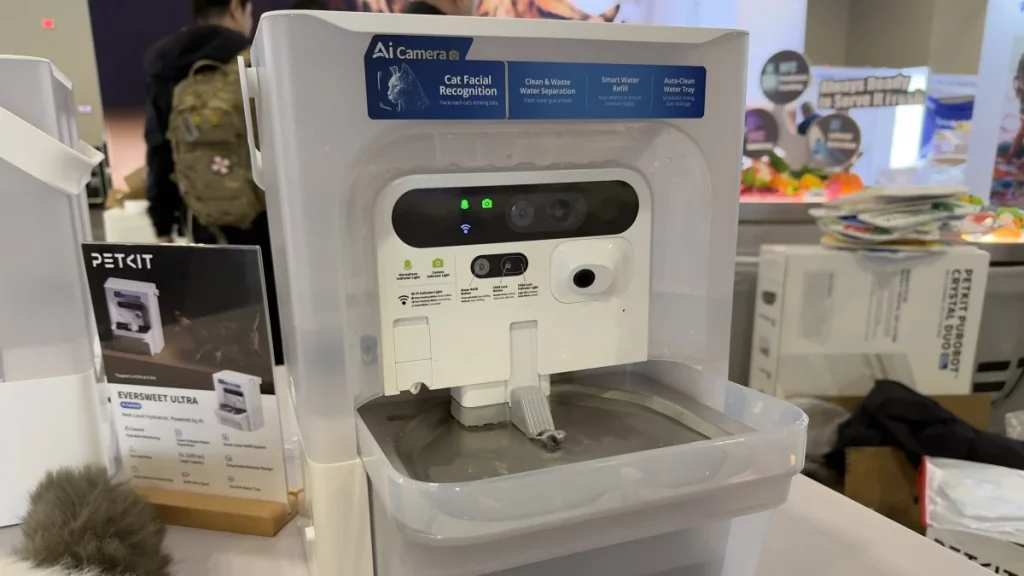 CES 2026: This Water Dispenser Uses Facial Recognition to Track Your Cats' Drinking Habits