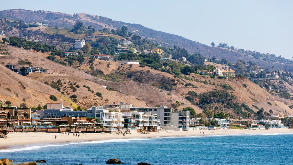 California wealth tax proposal leaves billionaires with little way out California wealth tax proposal leaves billionaires with little way out