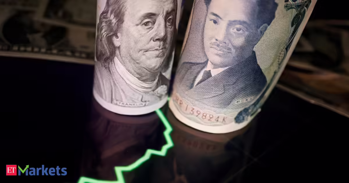 Dollar crumbles after Trump remarks; euro, yen, sterling surge Dollar crumbles after Trump remarks; euro, yen, sterling surge