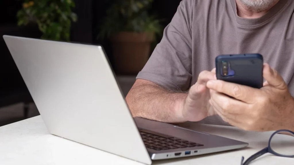 Microsoft Is Finally Working on a Worthy Answer to Apple’s ‘Handoff’ Feature Microsoft Is Finally Working on a Worthy Answer to Apple's 'Handoff' Feature