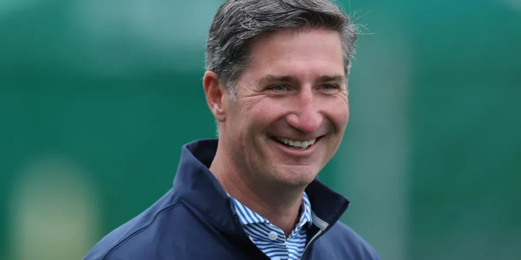 Starbucks CEO Brian Niccol’s turnaround plan includes measuring stores on just five metrics Starbucks CEO Brian Niccol's turnaround plan includes measuring stores on just five metrics