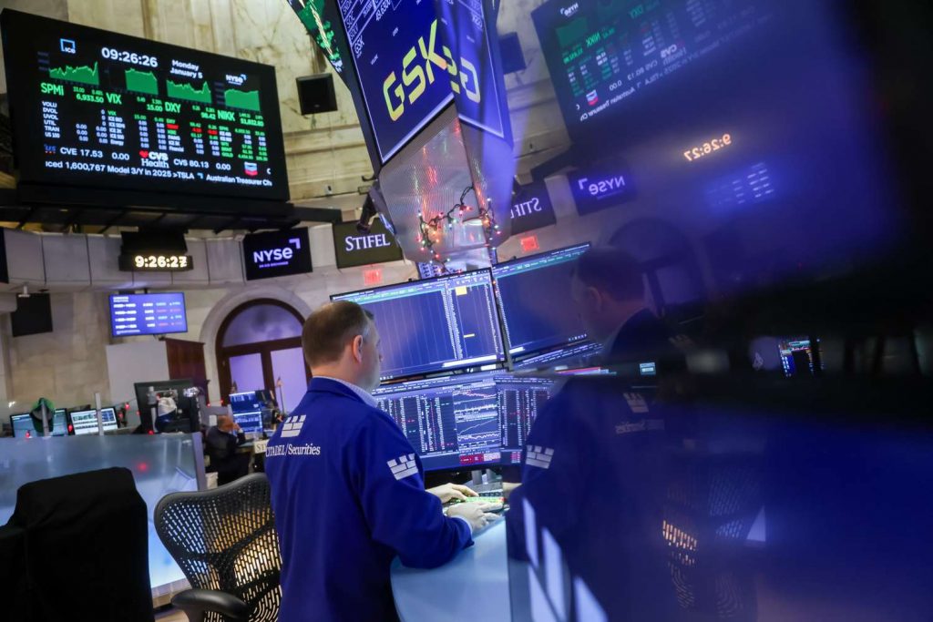 Stock Futures Little Changed After Dow, S&P 500 Hit Record Highs; Oil Falls After Trump Says Venezuela Will Give US Sanctioned Crude Stock Futures Little Changed After Dow, S&P 500 Hit Record Highs; Oil Falls After Trump Says Venezuela Will Give US Sanctioned Crude