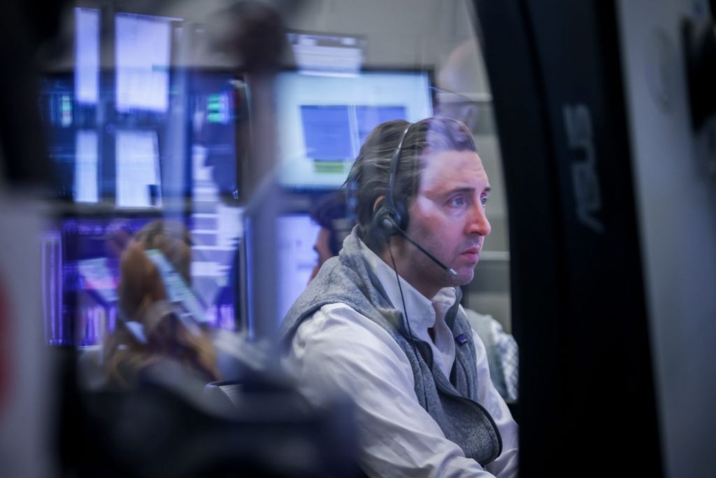 Stock Futures Mixed, Little Changed After Dow Sets All-Time High