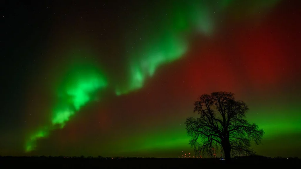 The Northern Lights will be visible in the U.S. tonight. Here's how to view it.