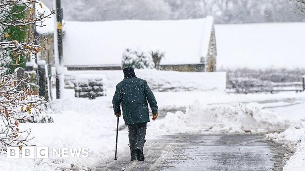 Travel disruption expected as ice and snow grip UK Travel disruption expected as ice and snow grip UK