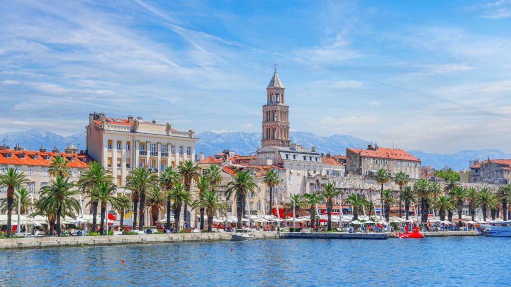 United Airlines to launch first flight to unexpected European beach destination