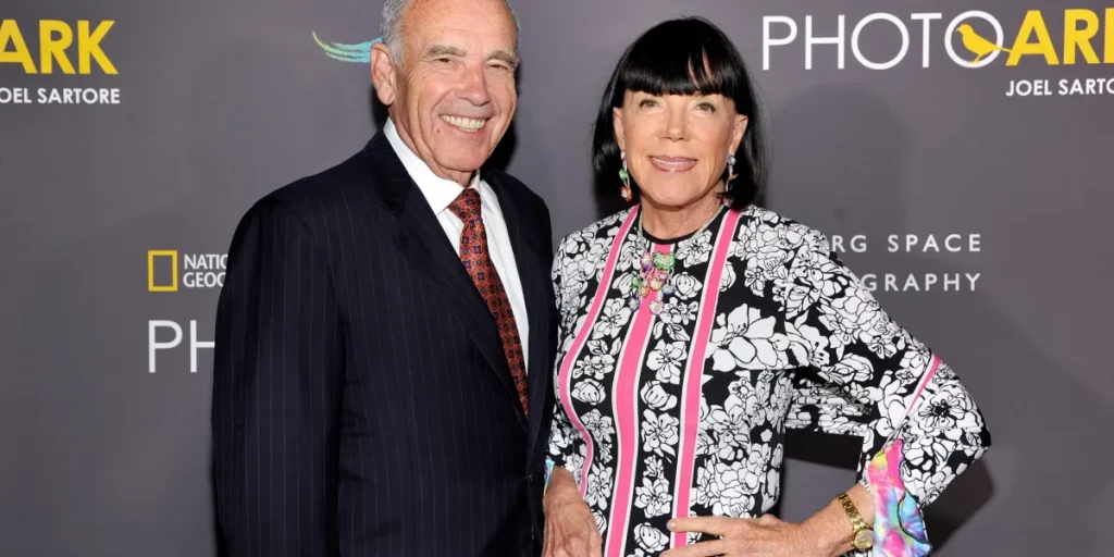 Billionaire Trump supporter blocks sale of Texas warehouse for use as ICE jail Billionaire Trump supporter blocks sale of Texas warehouse for use as ICE jail