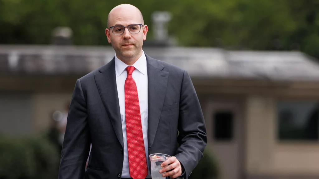 Fed Governor Stephen Miran resigns from White House post to focus on Fed Fed Governor Stephen Miran resigns from White House post to focus on Fed