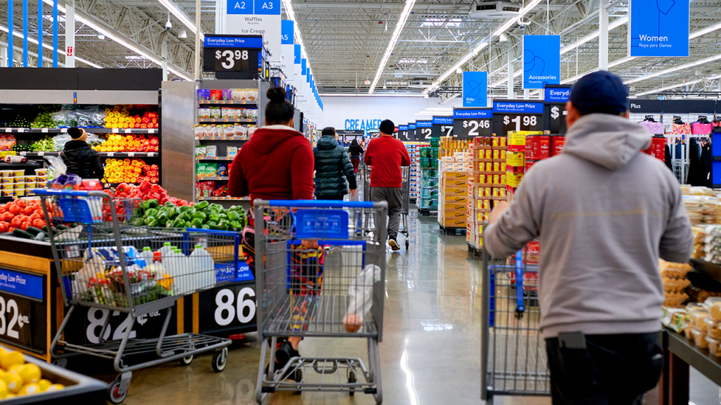 Walmart sales rise 5.6% as online reaches record 23% share Walmart sales rise 5.6% as online reaches record 23% share