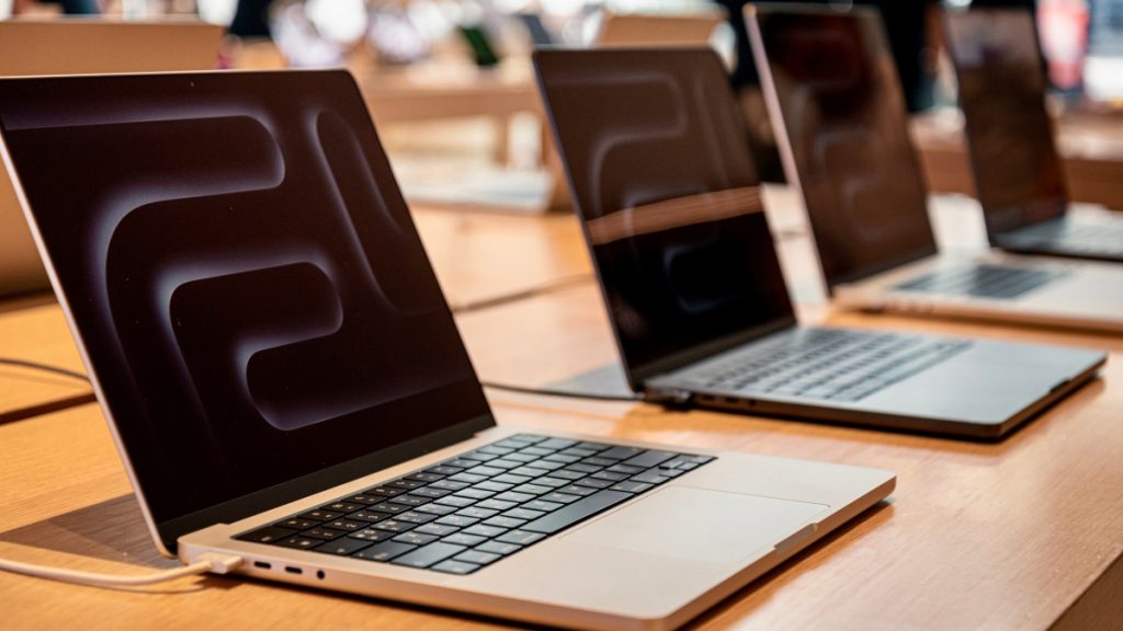 Apple's Touchscreen MacBook Might Be Delayed