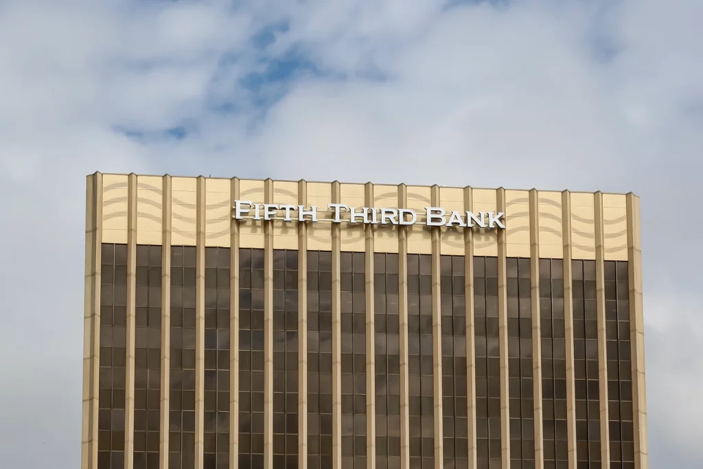 Fifth Third Bancorp: An Income Play With Covered Calls (NASDAQ:FITB) Fifth Third Bancorp: An Income Play With Covered Calls (NASDAQ:FITB)