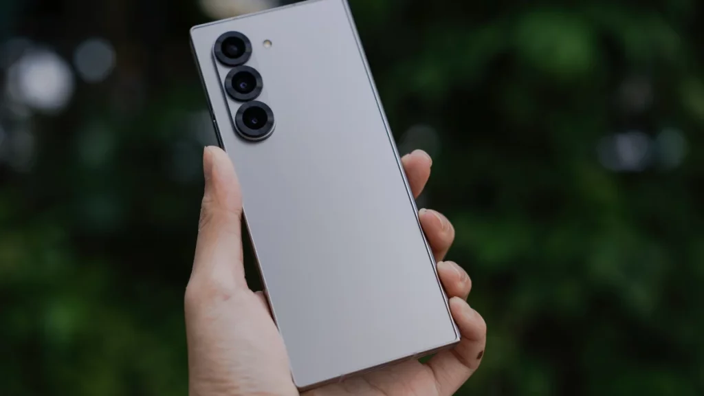 Samsung Messages Is Shutting Down, but There Are Ways to Keep Using It